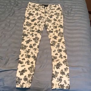 Patterned skinny jeans